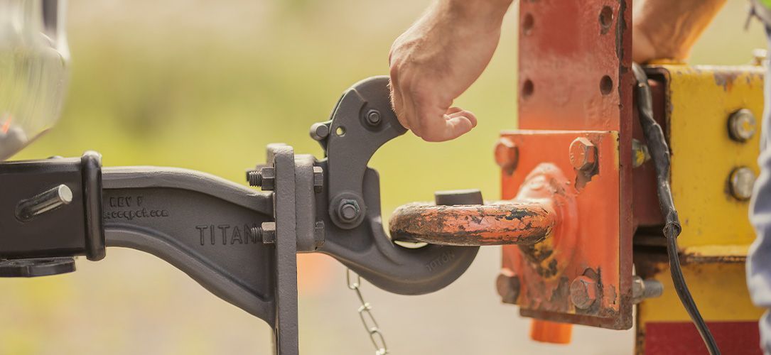 What Is A Pintle Hitch? Key Components And Advantages